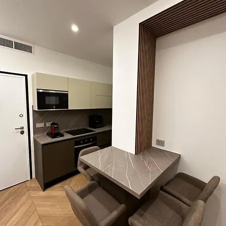 Apartment Bilocale Luxury A 50 Mt Dalla Stazione Di Milan