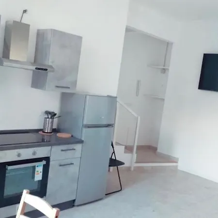 New Near To De Metro Apartman