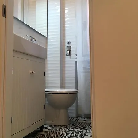 Apartment White Close To The Metro *