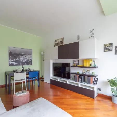 Apartment The Rent - Cozy Two-bedroom In The Acquabella Area Milan