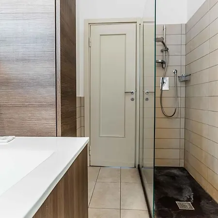 Apartment Joivy Lovely And Inviting Flat With Balcony *