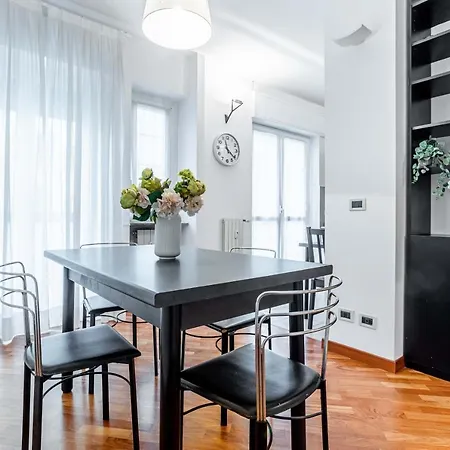 Joivy Lovely And Inviting Flat With Balcony Apartment