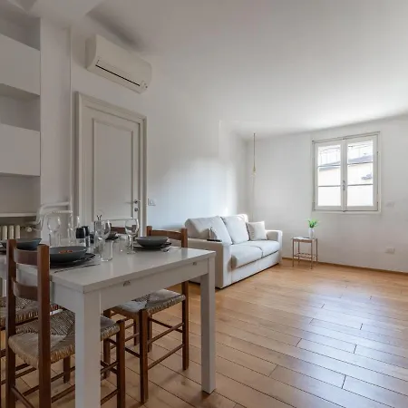 The Rent - Lovely One-bedroom In Moscova *