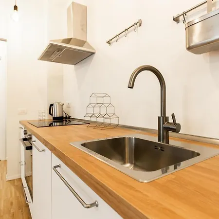 Easylife - Ampio E Luminoso Bilocale In Affascinante Quartiere Nolo شقة *