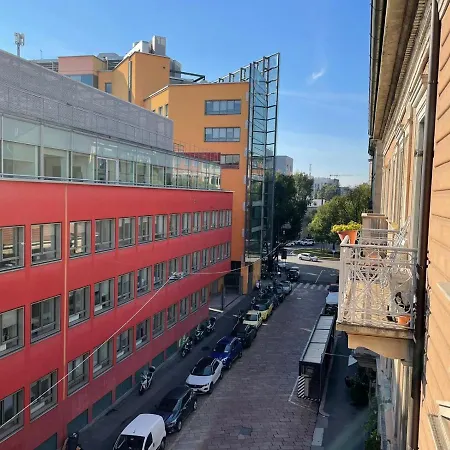 Cozy Flat Mins Walk To Navigli And Metro Porta Genova Апартаменты Милан
