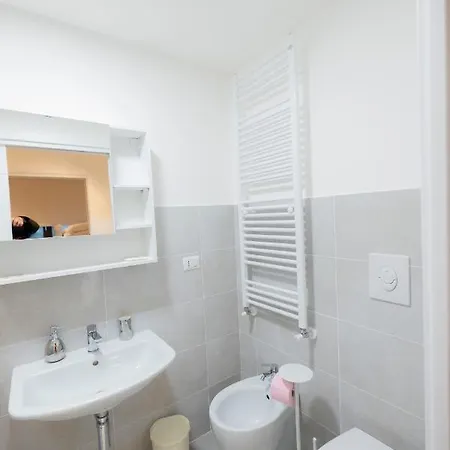 Nuovissimo Bilocale In Zona Navigli/romolo * Milán