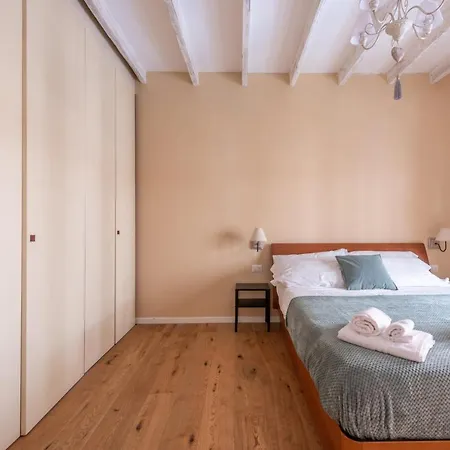 We - Tadino House - Porta Venezia, Apartment Milan