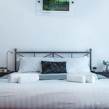 Joivy Lovely And Inviting Flat With Balcony Apartment