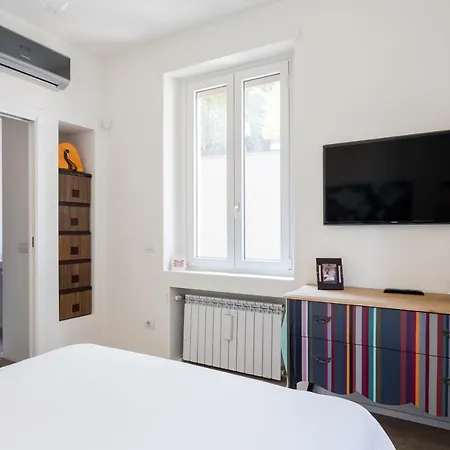 Green Shot - Garibaldi Area Apartment Milan