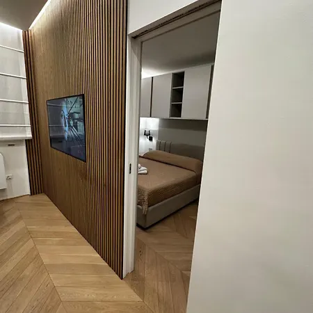 Bilocale Luxury A 50 Mt Dalla Stazione Di 公寓