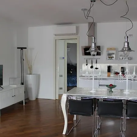 Con Terrazzo Apartment *