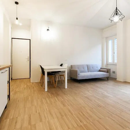 Easylife - Ampio E Luminoso Bilocale In Affascinante Quartiere Nolo شقة