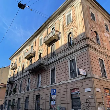 Cozy Flat Mins Walk To Navigli And Metro Porta Genova Апартаменты *