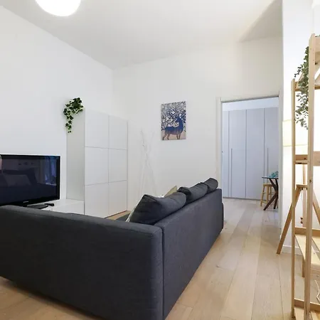 Apartment Primopiano - Copernico 10 *