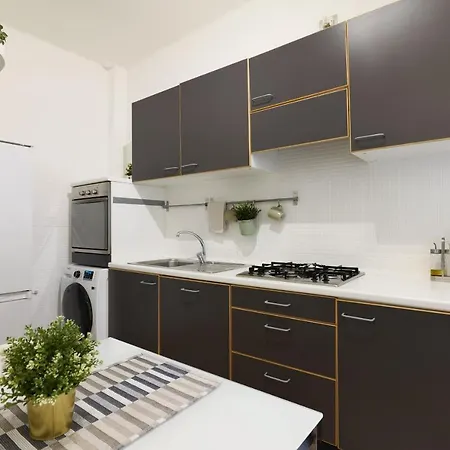 Chiara 34 - M4 Metro Blu Mediolan