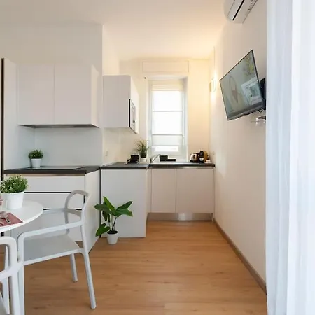 Modern House Dergano A 150 Metri Metro 아파트 *