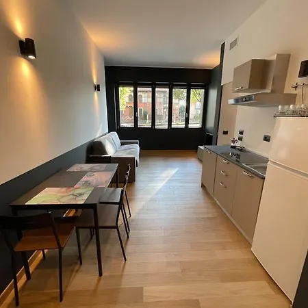 Apartment Station Black *