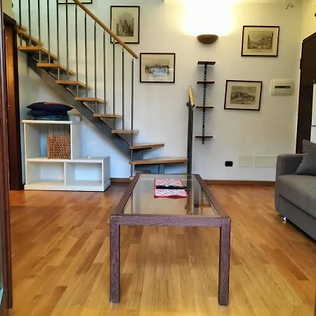 Big Bright Flat In Close To Loreto Square * ميلان
