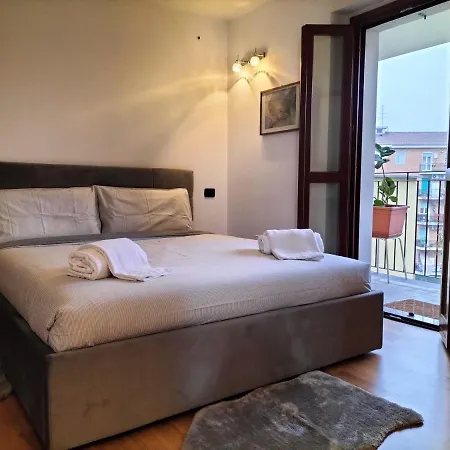 Big Bright Flat In Close To Loreto Square 公寓 *