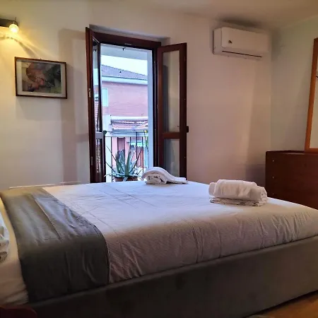 شقة Big Bright Flat In Close To Loreto Square