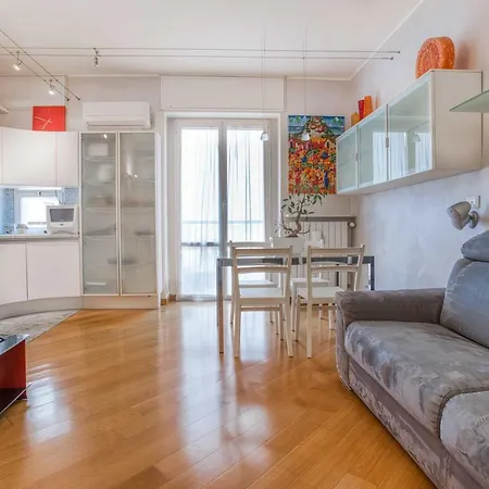 דירה Joivy Vibrant Flat With Balcony