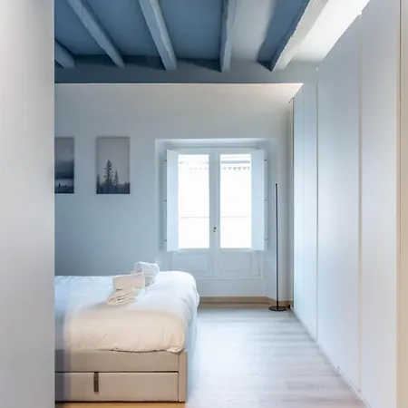 Easylife - - Ferrari 9 - Navigli * Milan