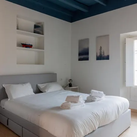 Easylife - - Ferrari 9 - Navigli * Milan