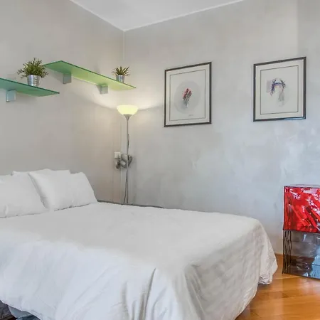 Joivy Vibrant Flat With Balcony דירה *