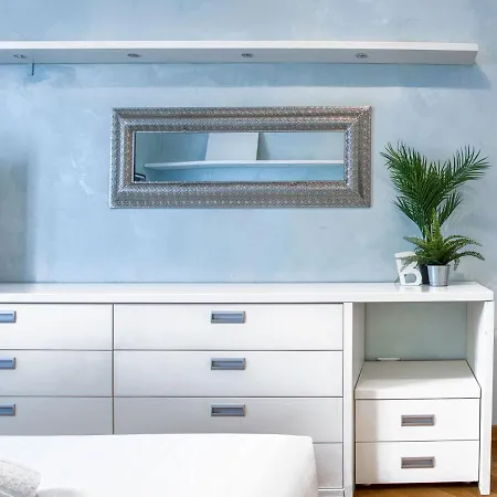 Joivy Vibrant Flat With Balcony דירה *
