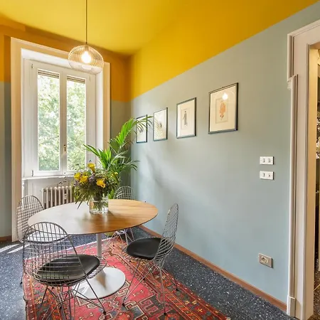 The House On The Boulevard * Milán
