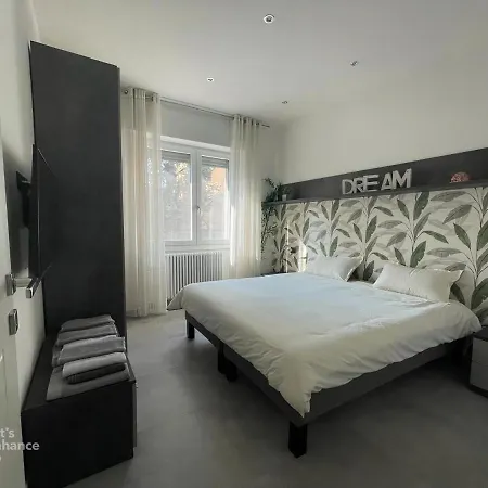 R39 Modern With Private Parking Daire Milano