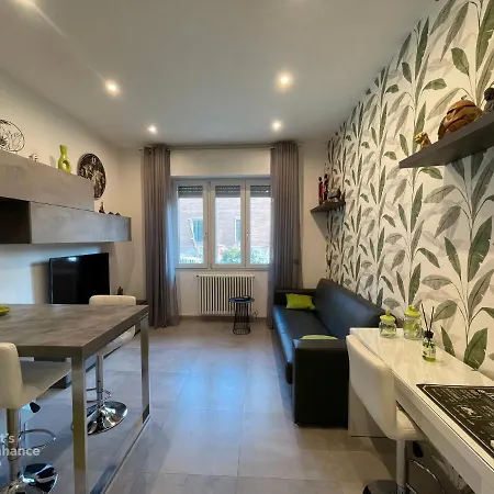 R39 Modern With Private Parking *