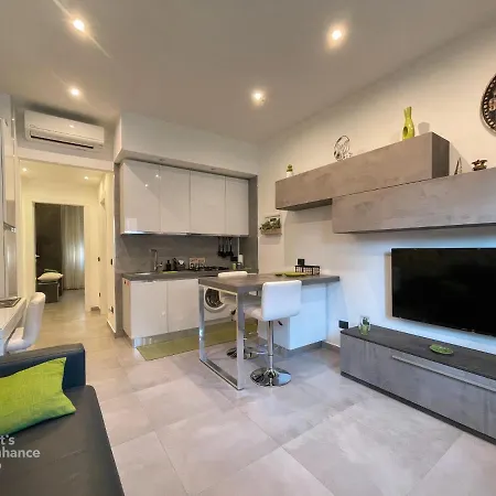 R39 Modern With Private Parking * Milán