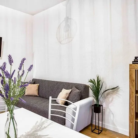 Joivy Warm And Inviting Flat With Balcony アパート *