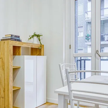 Апартаменты Joivy Warm And Inviting Flat With Balcony