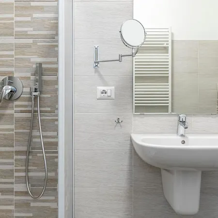 Leader 3 - Monzino - Hockey Msg Arena - Linate - Apartment *