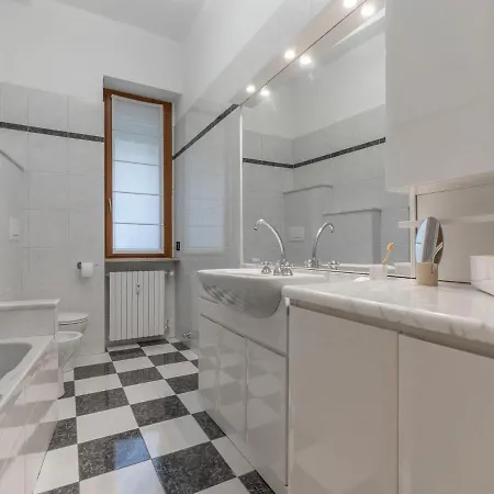 The Rent - Spacious Three-bedroom In Moscova דירה מילאנו