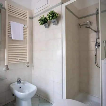 A 10 Min Dal Duomo - Trilocale Moderno Con 3 Letti E 2 Bagni In Citta Studi Апартаменты *