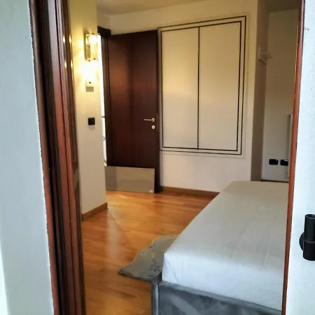 شقة Big Bright Flat In Close To Loreto Square *