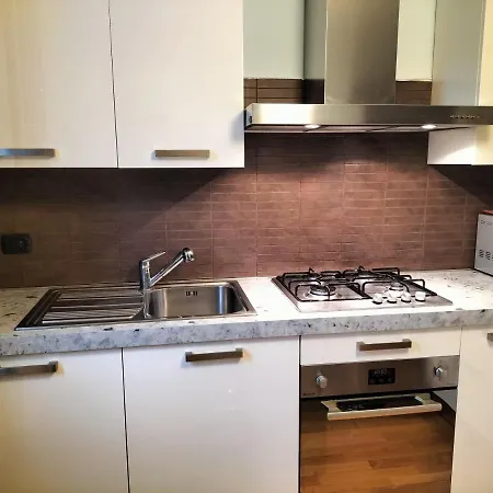 Big Bright Flat In Close To Loreto Square شقة