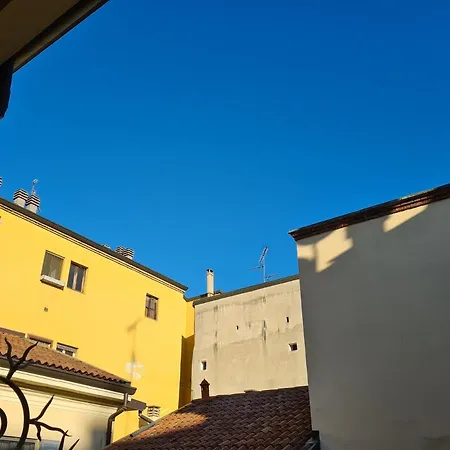 Casa Di Ringhiera Alle Colonne Di San Lorenzo *