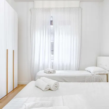 Апартаменты Joivy Warm And Inviting Flat With Balcony