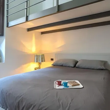 Life Is Beautiful Design Loft Navigli Romolo, Netflix, Wifi, Ac And Street Parking Milan