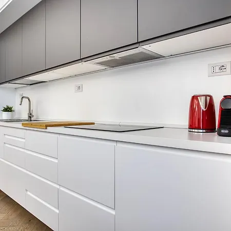 Apartment Loreto Charm - Urban Elegance *