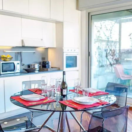 Apartment Duomo 10 Min Luxury • Terrazzo • Wi-fi • Netflix