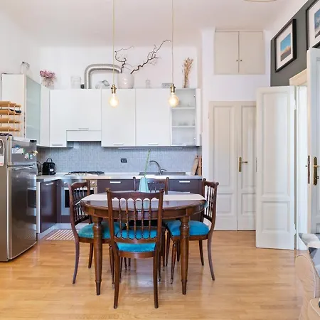 Joivy Warm Flat For 2 In Isola, 10 Min To Centre *