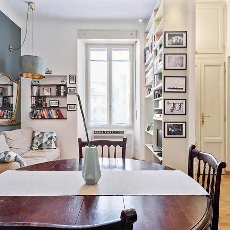 Joivy Warm Flat For 2 In Isola, 10 Min To Centre