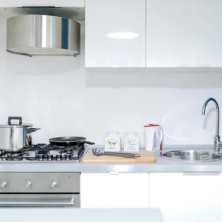 Porta Venezia • Duomo Wi-fi • Netflix • Metro * ميلان