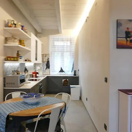 Naviglio Grande In * Milán