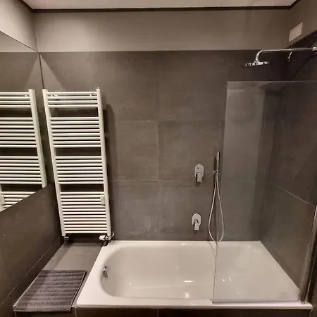 Gazzana Corner House דירה